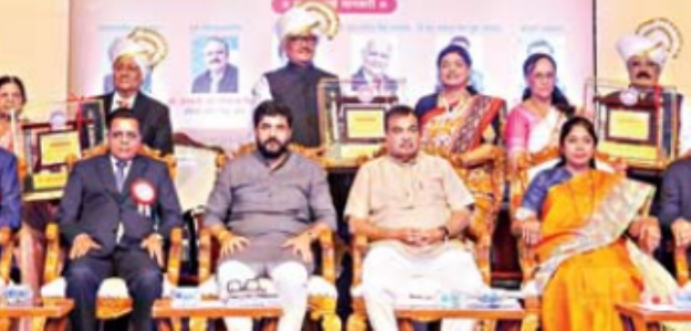 सूचना और प्राैद्याेगिकी आधुनिक व्यापार की नींव : नितिन गड़करी